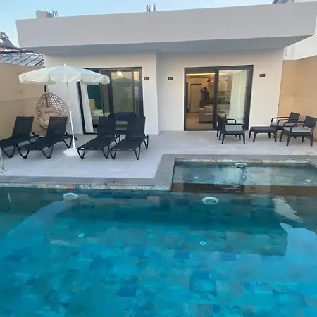 Fethiye'de Mustakil Havuzlu Luks Sol La פאטהיה